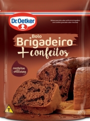 Bolo de Brigadeiro + confeitos